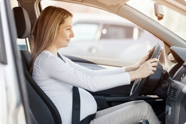 هل قيادة السيارات أثناء الحمل تؤثر على الحامل